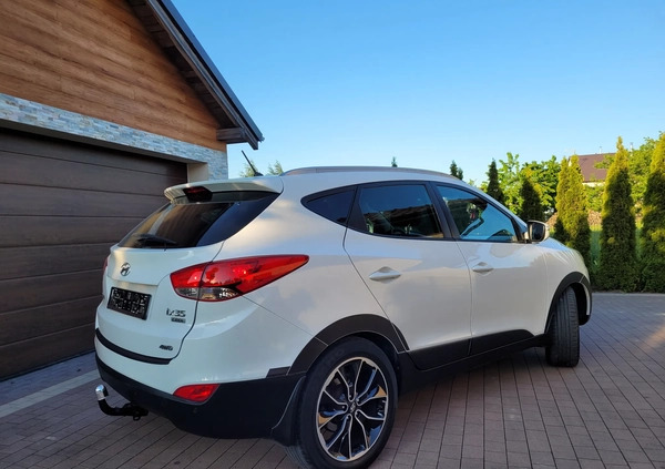 Hyundai ix35 cena 38900 przebieg: 215000, rok produkcji 2013 z Drezdenko małe 137